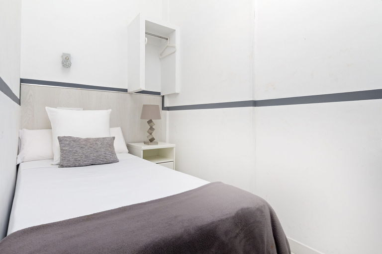 Bedroom 3, Hostal Gran Via 63 Rooms, Madrid