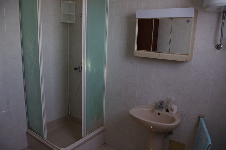 Bathroom 3, Apartments Antonia, Novalja