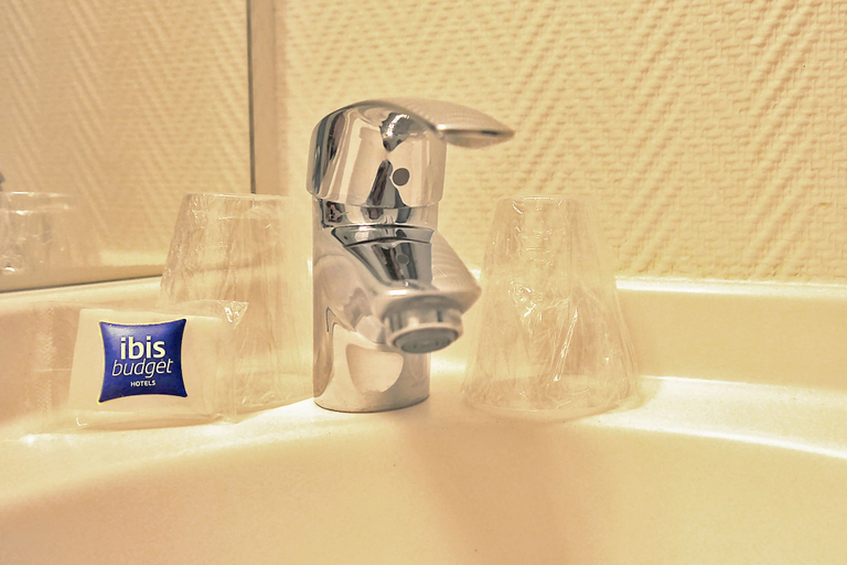 Bathroom 5, ibis budget Laval, Mayenne
