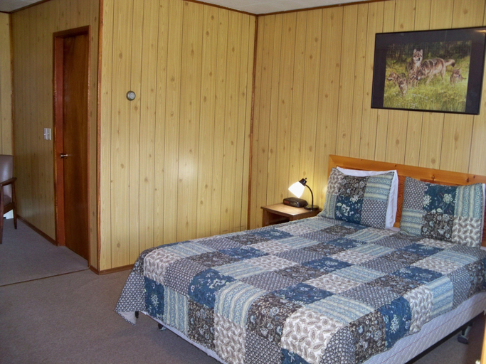 Bedroom 2, Stardust Motel, Yukon