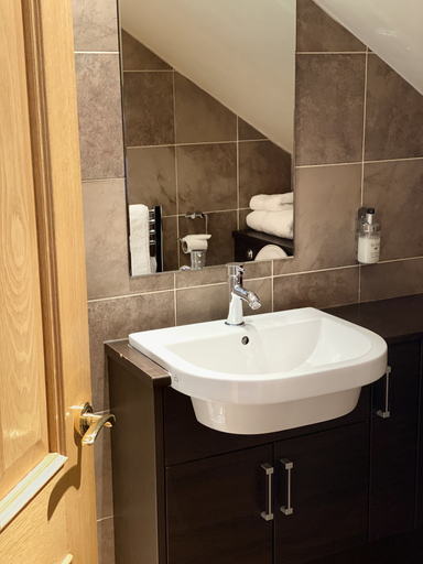 Bathroom 3, The Dutch Mill Hotel, Aberdeen