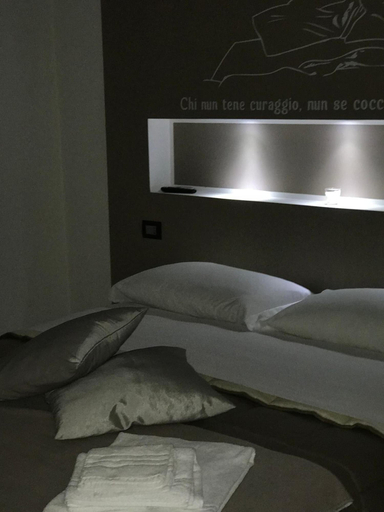 Bedroom 3, B&B Next Stop Napoli, Napoli