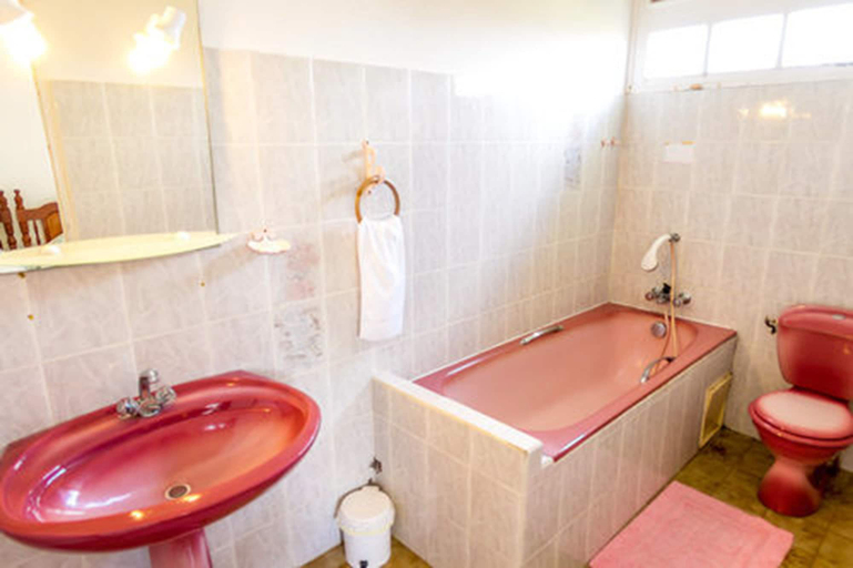 Bathroom, Les chambres d'hotes de la Villa Cayol, Fort-de-France
