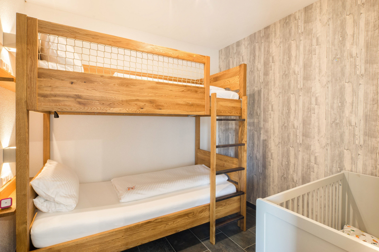 Bedroom 3, Hotel Hofgut Tiergarten, Ravensburg