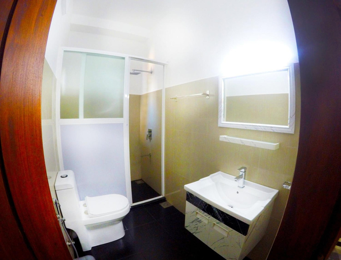 Bathroom 4, Colombo Residency, Thimbirigasyaya