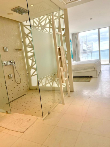 Bathroom 4, Hotel La Tour Blanche, La Marsa