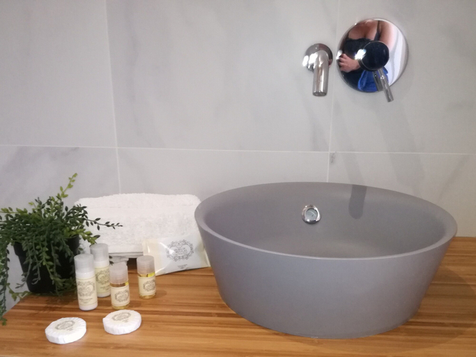 Bathroom 5, Temple Suites Guest House, Portimão