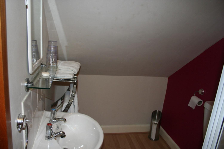 Bathroom 5, The Royal Hotel, South Ayrshire