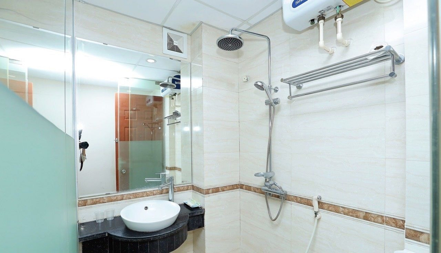 Bathroom 5, Newstyle Hotel & Apartment, Cầu Giấy