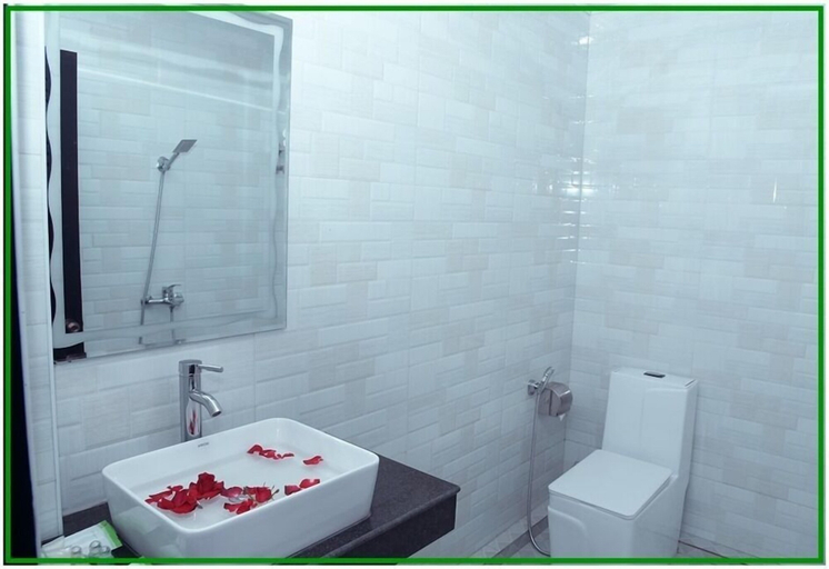 Bathroom, Hotel Bella, Mandalay