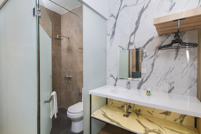 Season Point Hotel - Bathroom