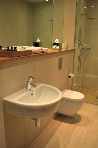 Bathroom 4, Quebecs Luxury Aparthotel, Leeds