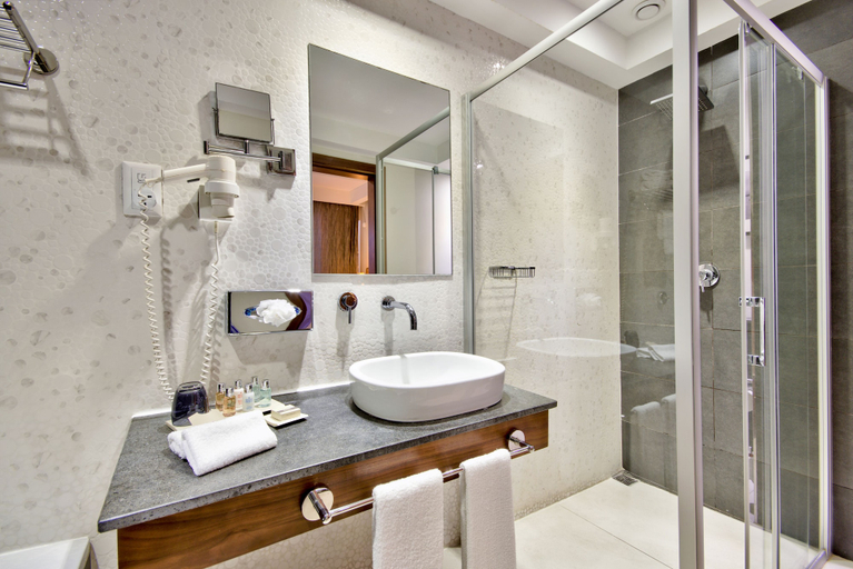 Bathroom 5, The George, Urban Boutique Hotel, St Julian's