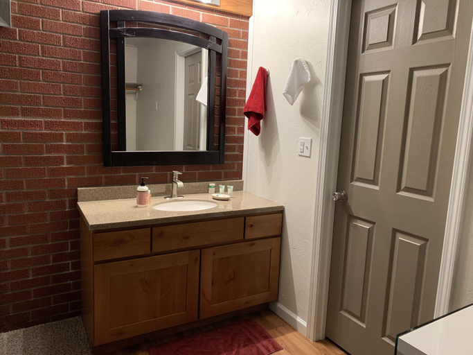 Bathroom 3, Kingston East, Madison