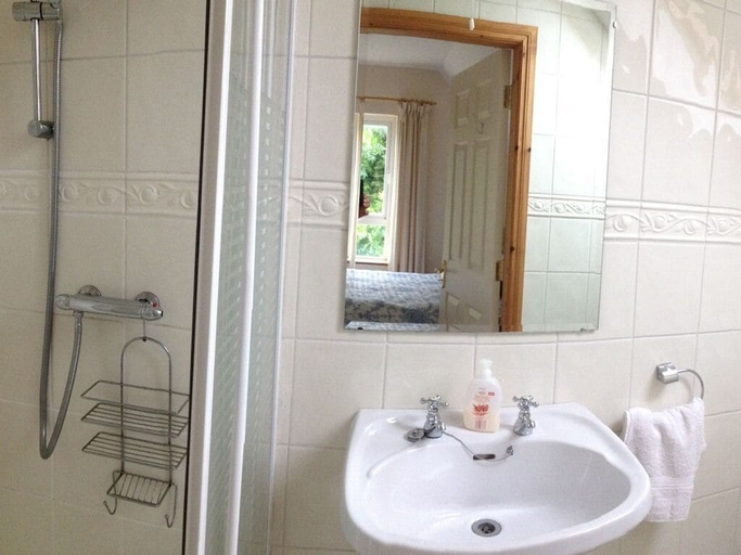 Bathroom 3, Glencarrig Farmhouse B&B