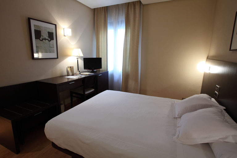 Bedroom 3, Sercotel Tudela Bardenas, Navarra