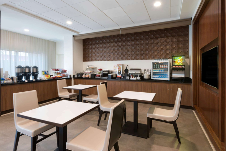 Food & Drinks 5, Wingate by Wyndham Sidney, Richland