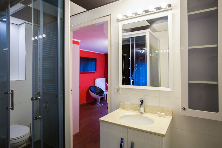 Bathroom 4, Alex Rooms, Haarlemmermeer