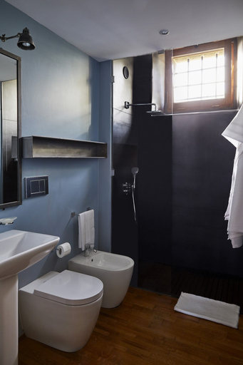 Bathroom 4, Borgo San Gregorio, Avellino