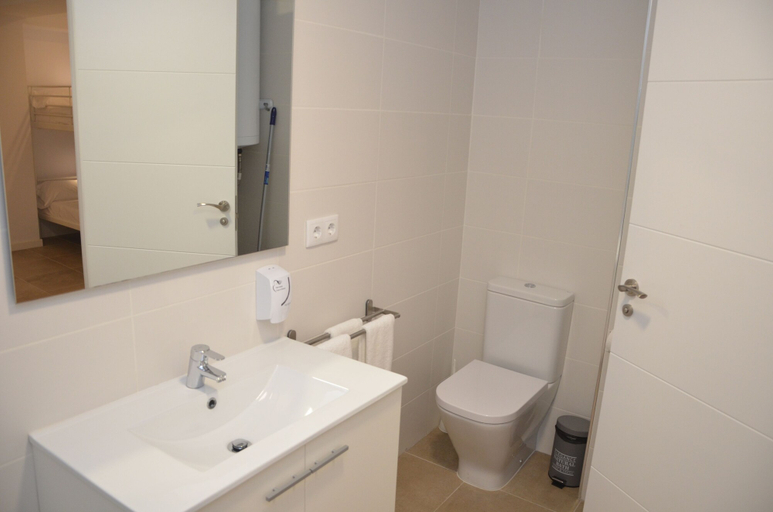 Bathroom 3, Bet Apartments - Abastos, Valencia