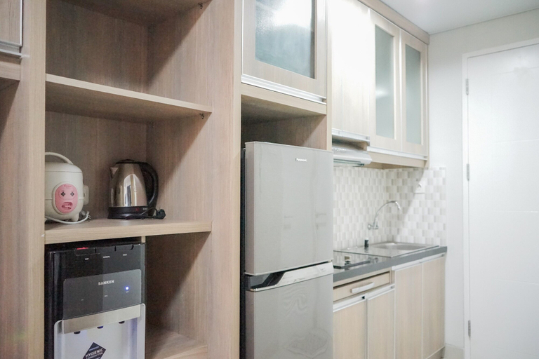 Others 4, Comfy Studio at Trimezia Beverly 90210 Apartment By Travelio, Tangerang