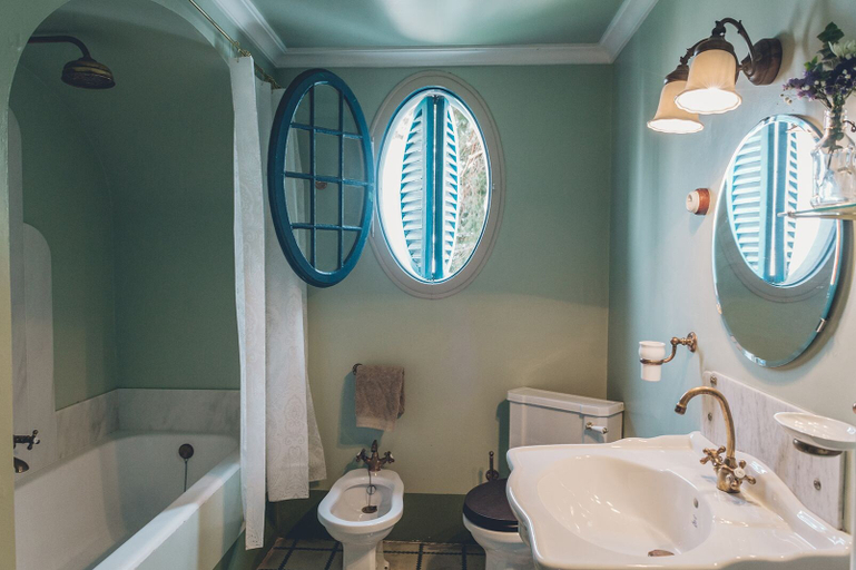 Bathroom 3, Casa Baulenas, Barcelona