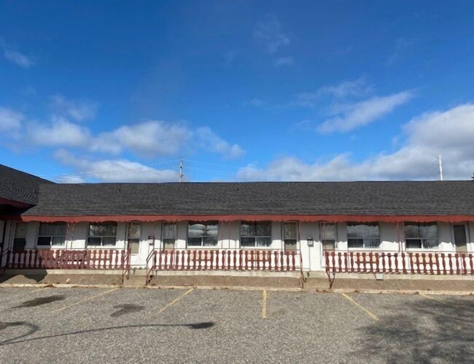 Exterior & Views 2, Red Dog Inn, Thunder Bay