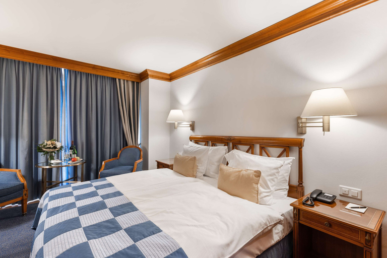 Bedroom 3, Grand Hotel Zermatterhof, Visp