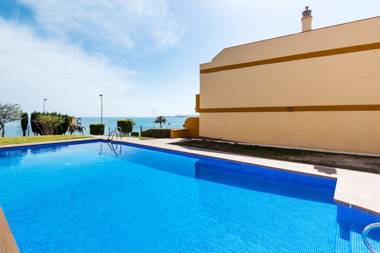 Sport & Beauty 5, RentAndHomes Carvajal Playa, Málaga