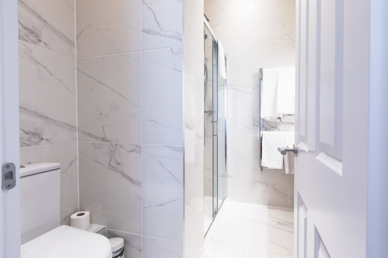 Bathroom 4, The Mornington Camden Female Only, London