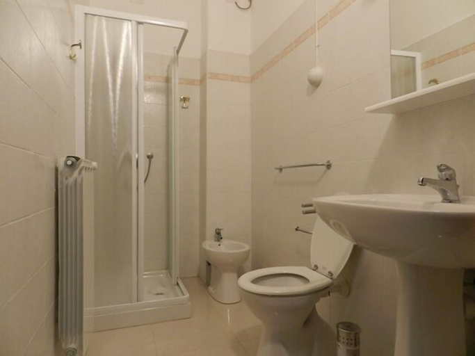 Bathroom 4, Hotel Air Palace Lingotto, Torino