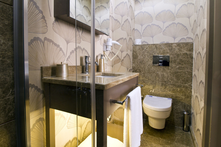Bathroom 5, Alba Hotel, Beyoğlu