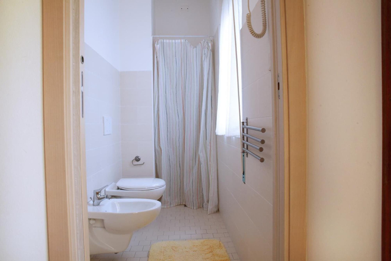 Bathroom 5, Hotel Lagomaggio, Rimini