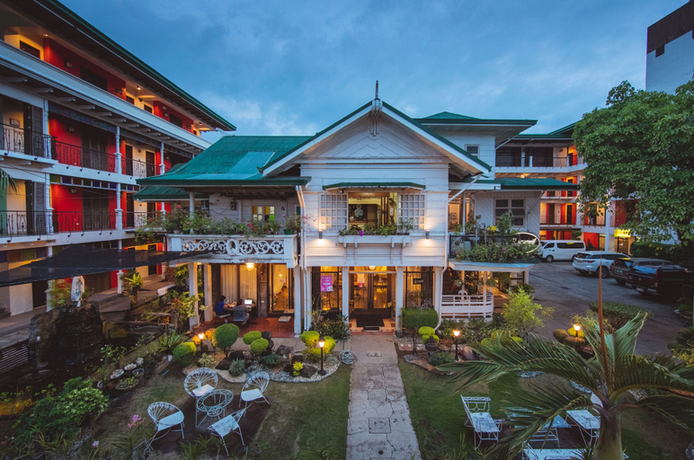 Exterior & Views