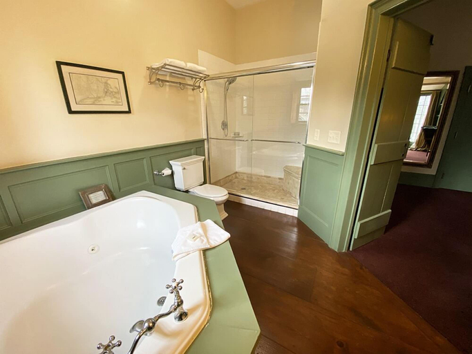 Bathroom 3, The Red Lion Inn Resort 1704, Norfolk