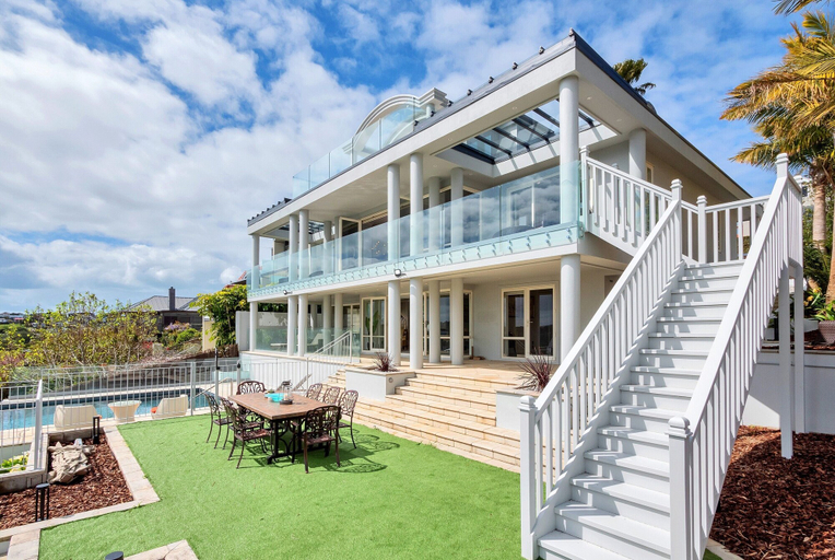 Exterior & Views 2, Magnificent Harbour View Villa in Orakei, Waitakere
