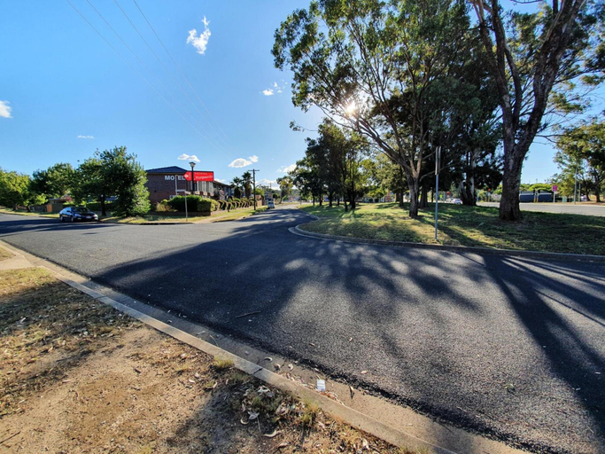 Others 5, Motel Margeurita, Queanbeyan