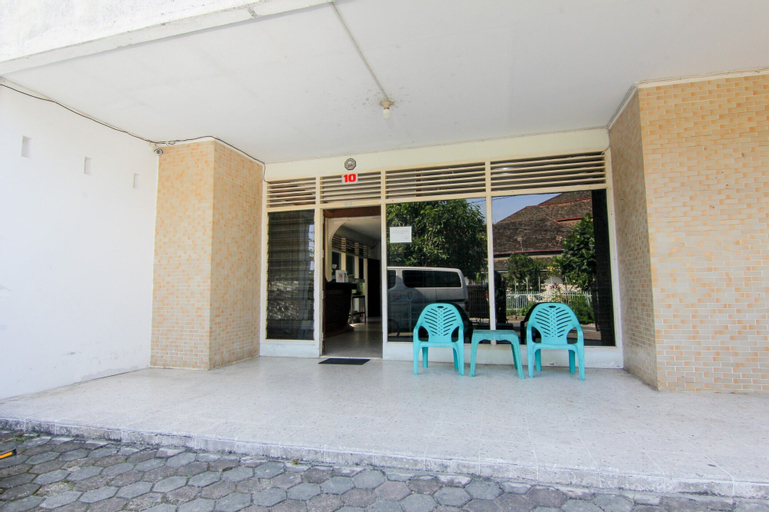 Exterior & Views 2, Lestari Guesthouse, Padang