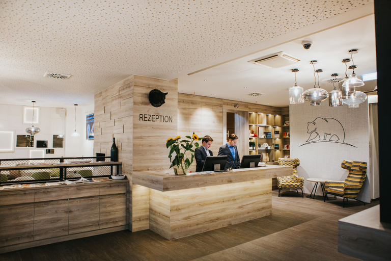 Others 4, Hotel Schwarzer Bär, Linz