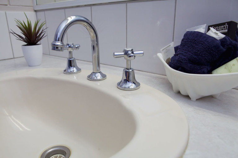 Bathroom 5, Paddle Wheel Motel, Campaspe - Echuca