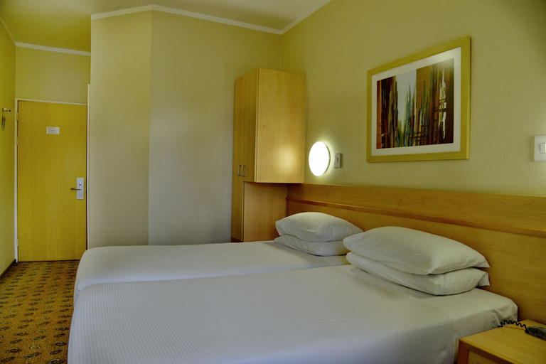 Bedroom 4, Road Lodge Bloemfontein Airport, Mangaung