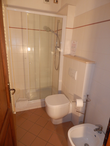 Bathroom 3, Fullino Nero, Siena