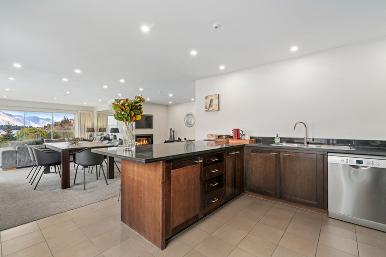 Others 5, LAKEFRONT PENTHOUSE APARTMENT WITH 270-DEGREE VIEW, Queenstown-Lakes