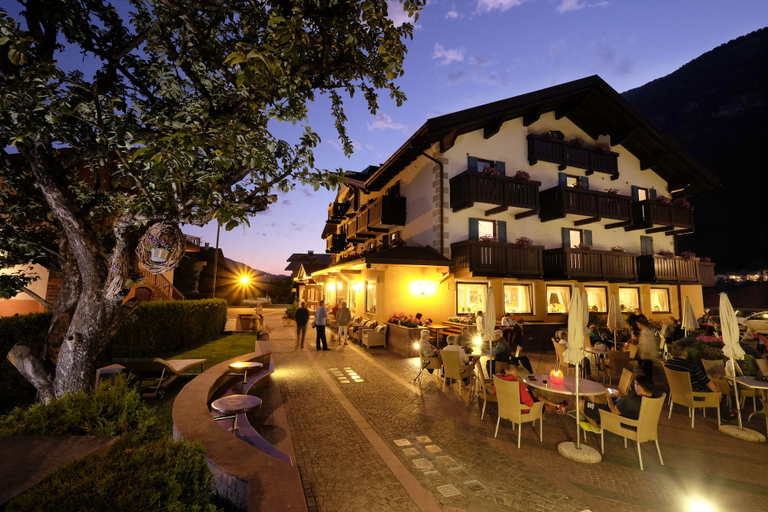 Exterior & Views 2, Hotel Nele, Trento
