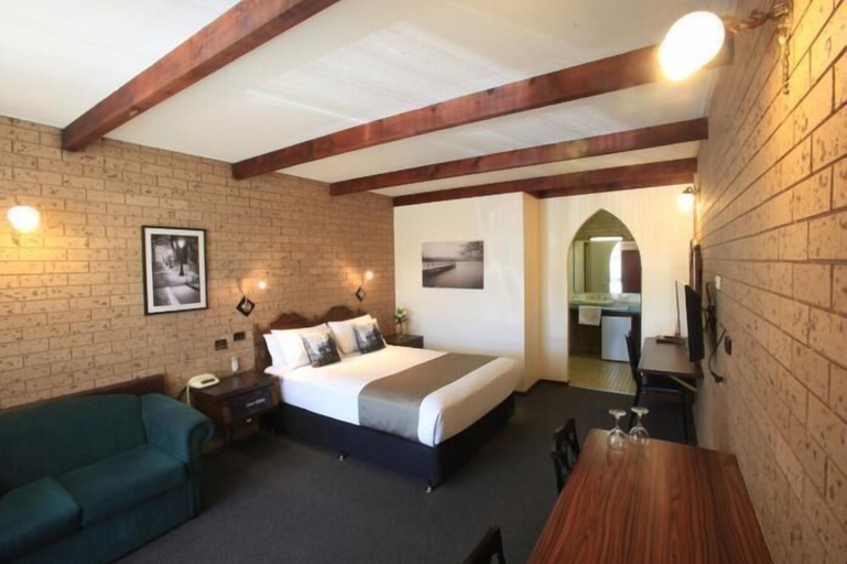 Bedroom 3, Bell Tower Motor Inn, Shepparton