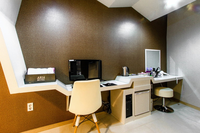 Others 5, Hotel Aria Nampo, Jung