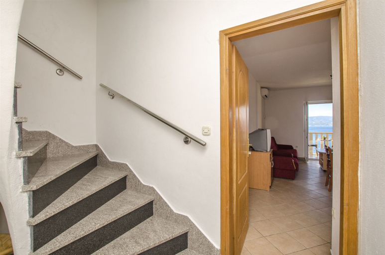 Others 5, Apartments Kojan, Omiš