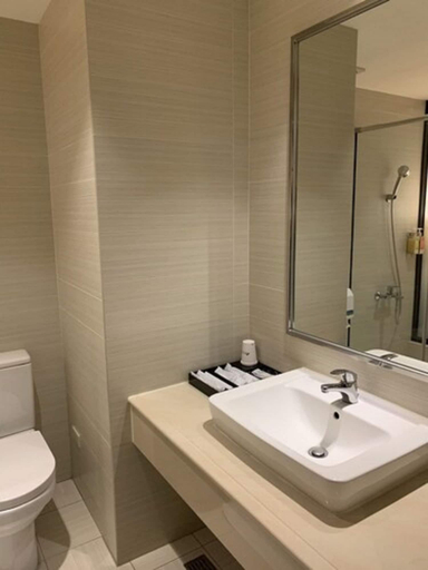 Bathroom 4, Ali Mountain Oriental Pearl International Hotel, Chiayi County