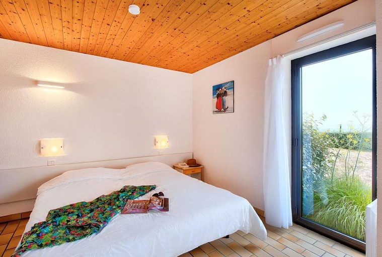 Bedroom 4, Village Club Kerlannic, Morbihan