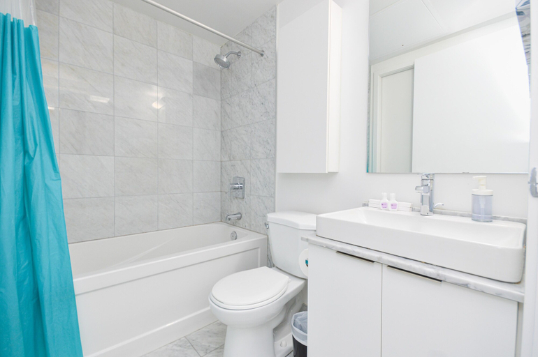 Bathroom 4, Downtown Toronto Condo near Scotiabank Arena, Toronto